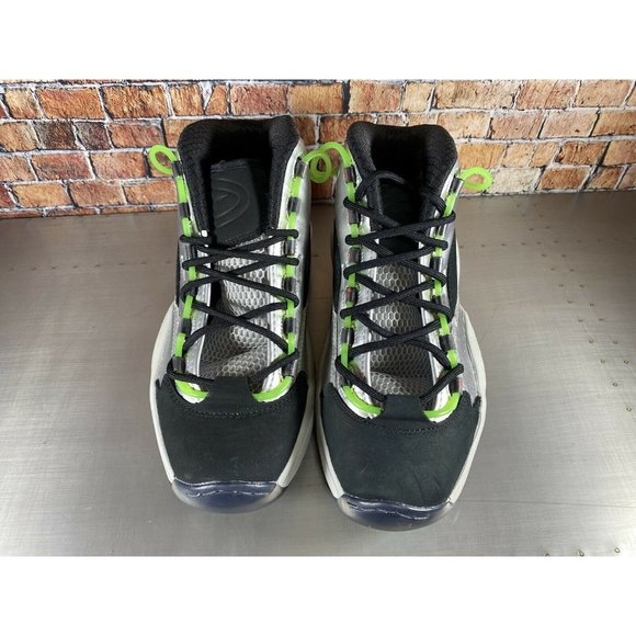 Size 9.5 - Reebok Question Mid x Illumination's Minions Gru's Lab 2020 - Picture 3 of 7